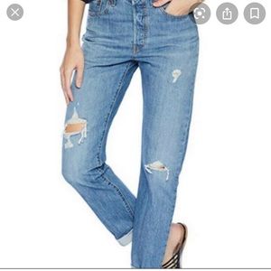 Levi’s Straight leg ripped mom jeans